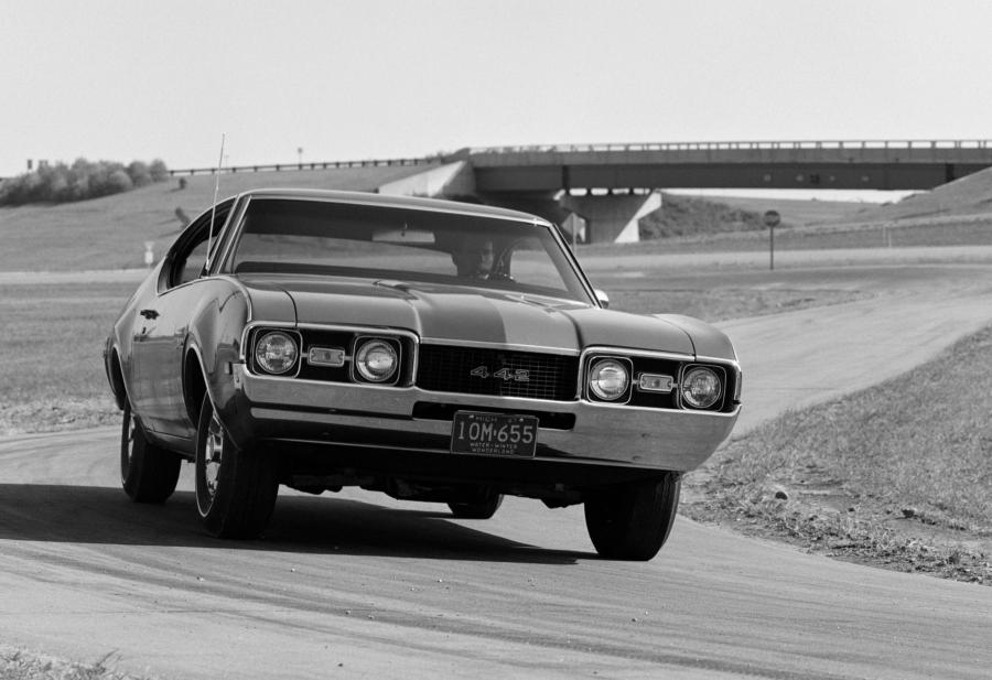  Oldsmobile 442 Holiday Coupe (4487) 1968 года  (фото 12 из 32)